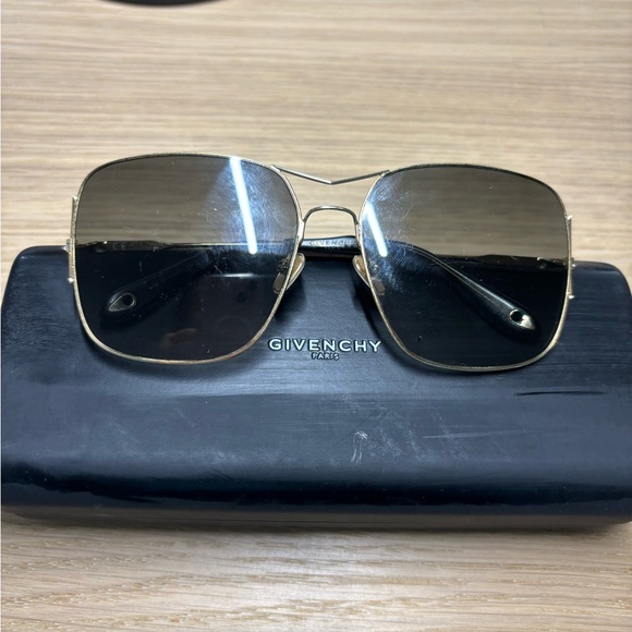 Givenchy Sunglasses Gold Frame made in Italy logo - Picture 9 of 17
